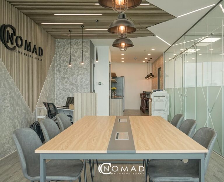 CNOMAD Coworkink Desk Ho Chi Minh